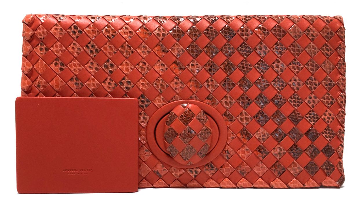 新品同様 ボッテガヴェネタ クラッチバッグ パイソン レザー 二つ折り