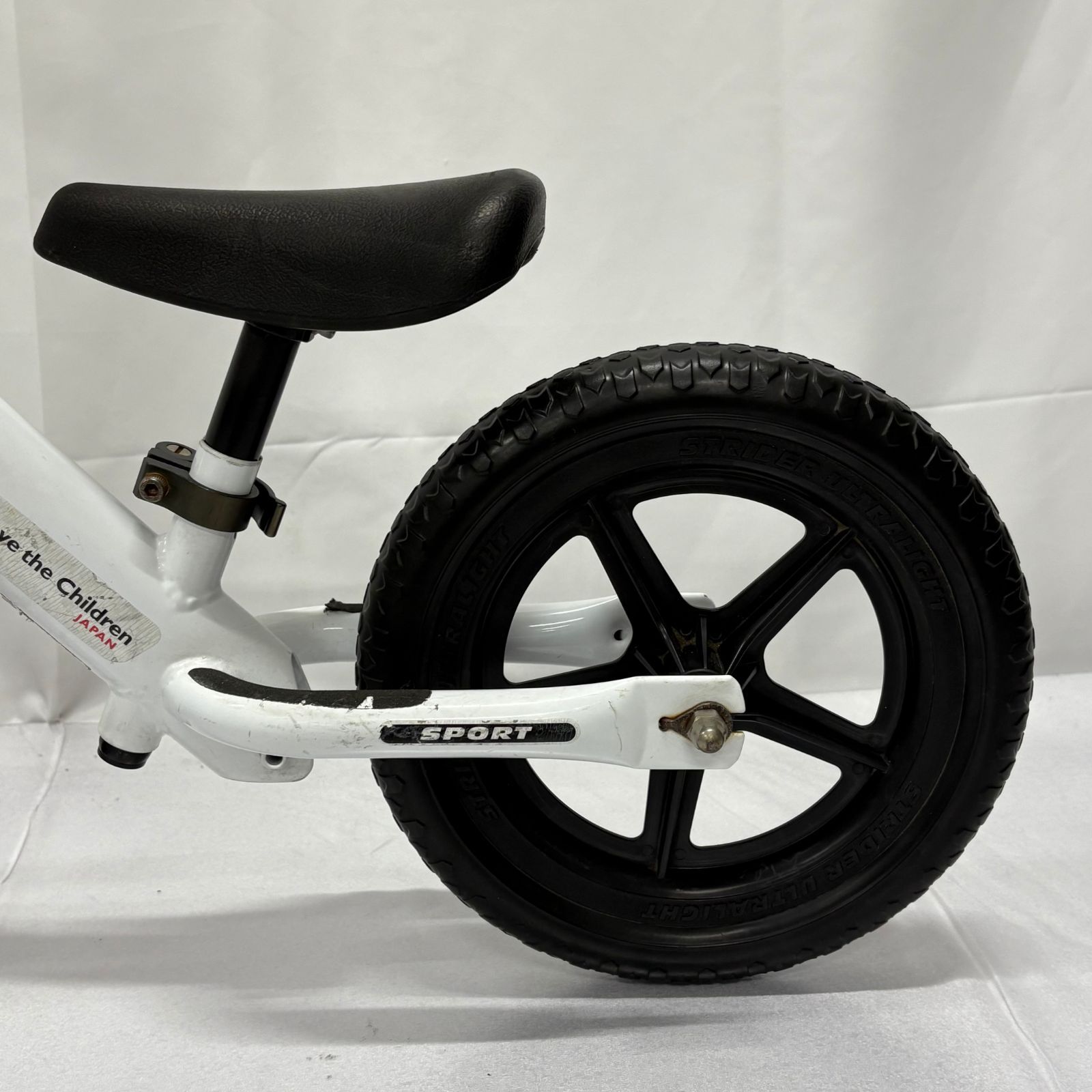 美品 ストライダー スポーツ セーブザチルドレン 正規品　ホワイト ストライダー×セーブ・ザ・チルドレン コラボ（スポーツモデル