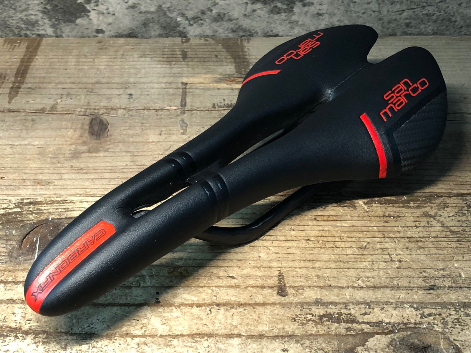 JJ502 セラサンマルコ selle sanmarco ASPIDE CARBON FX カーボンレール サドル 黒|赤