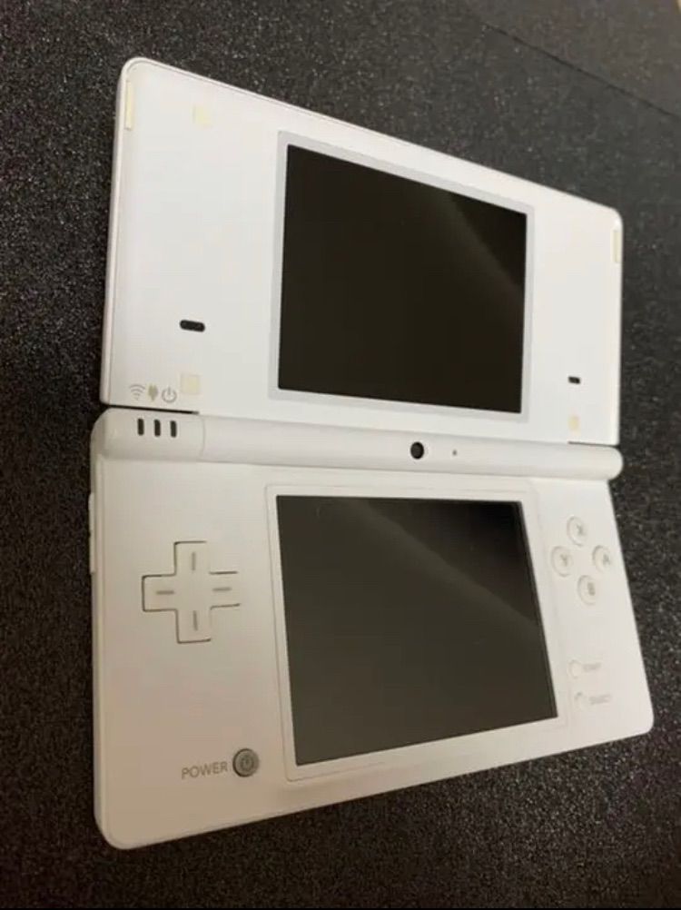 美品】Nintendo DSi レシラム・ゼクロムエディション ホワイトver