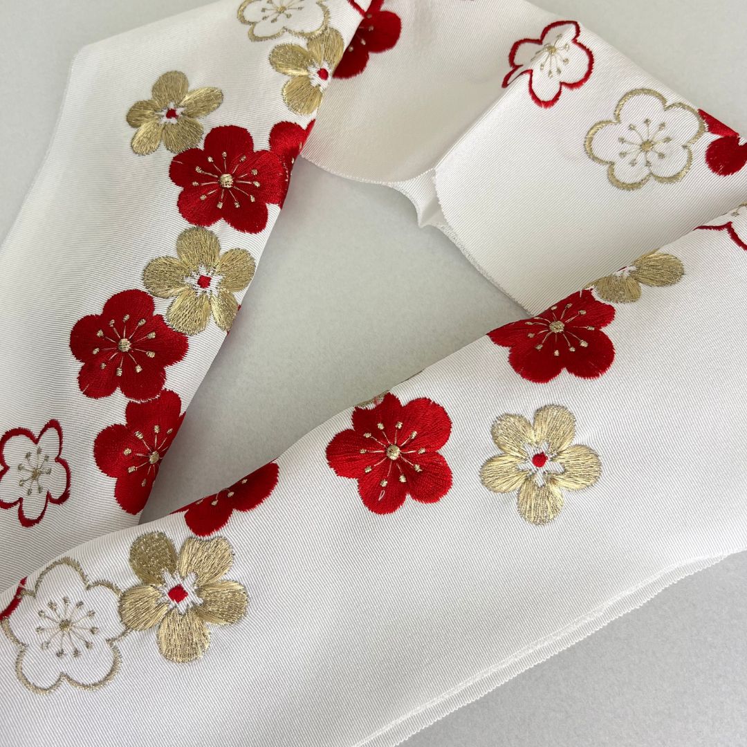豪華赤地に白梅ゴールド扇金駒刺繍振袖