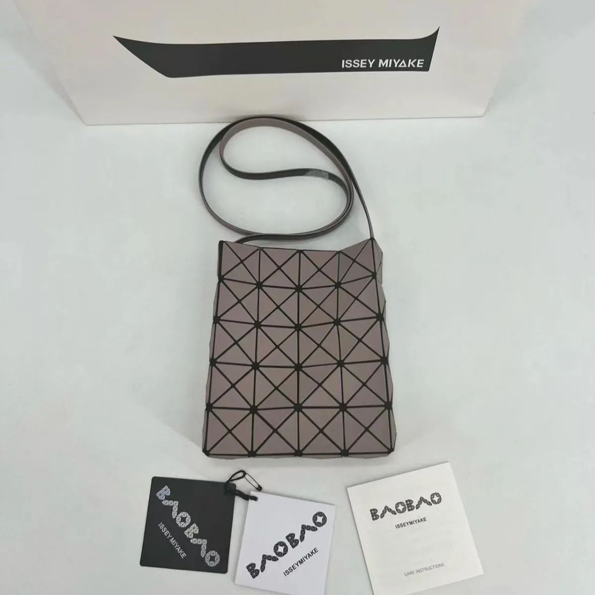 バオバオ トートバッグ BAOBAO ISSEY MIYAKE バオバオ ショルダーバッグ 暗いピンク