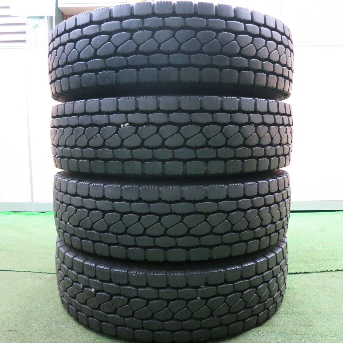 送料無料* バリ溝！21年！9.5分☆トラック タイヤ 225/80R17.5 123/122L ブリヂストン エコピア M801Ⅱ ミックス  17.5インチ☆4071014HAノタ - メルカリ