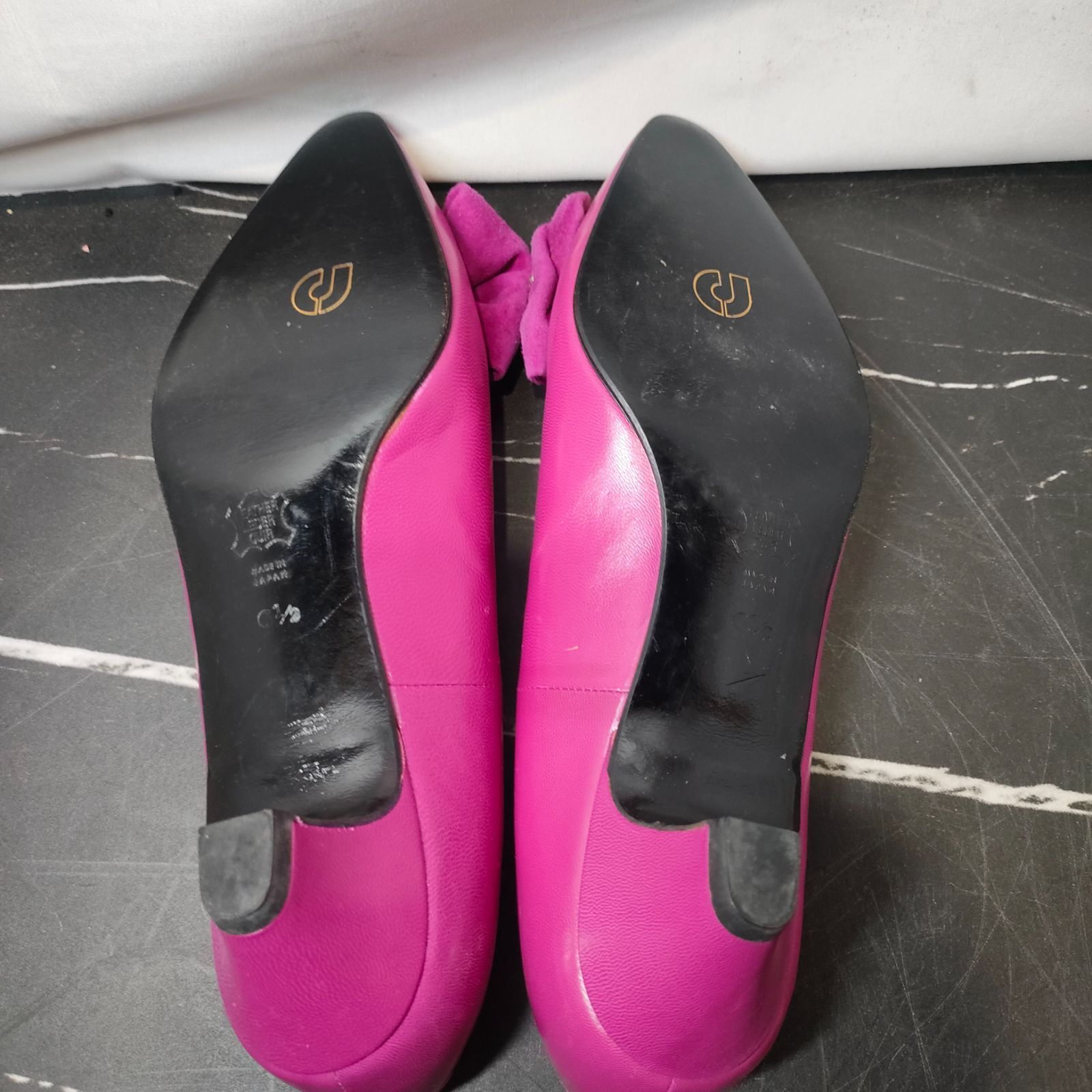 美品】charles jourdan 靴 パンプス ピンク リボン スエード 美品】charles jourdan 靴 パンプス ピンク リボン スエード