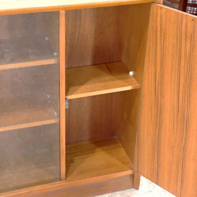 ガラスキャビネット