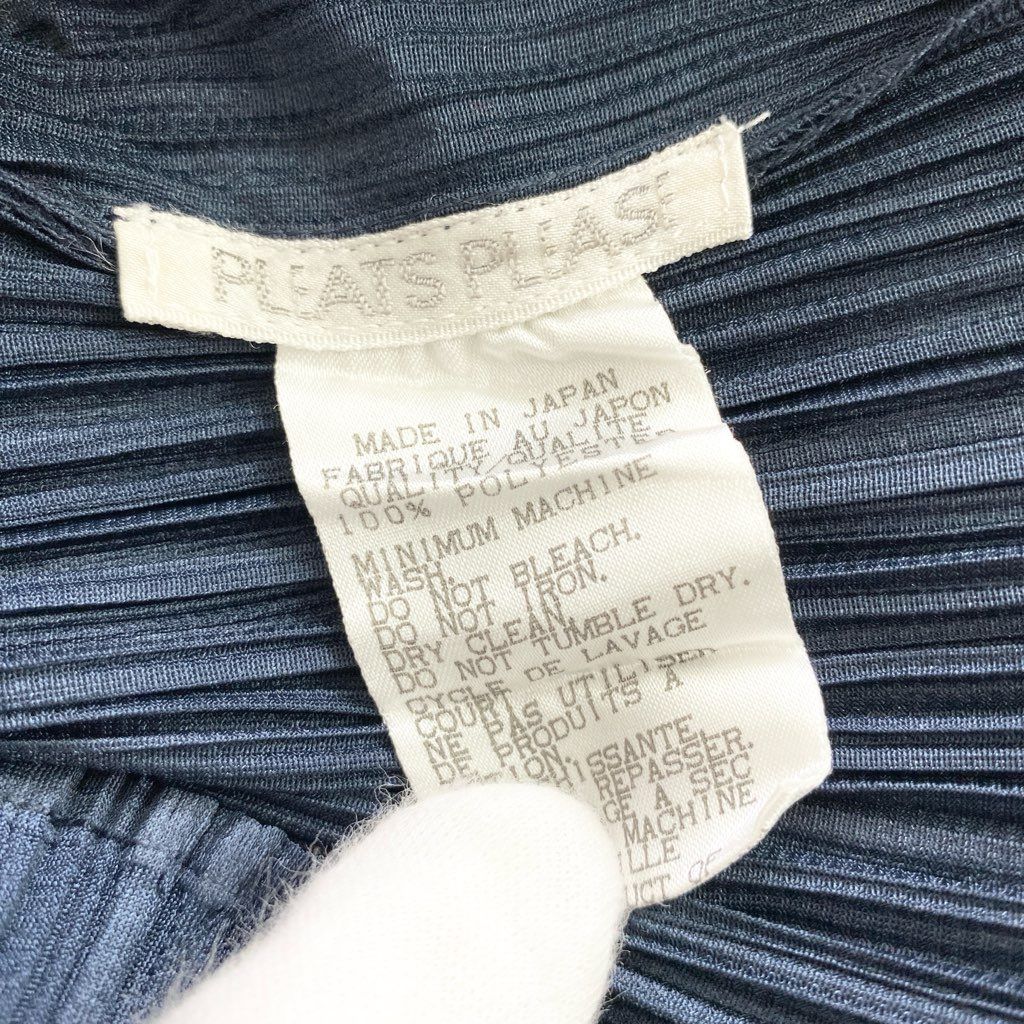 910131　PLEATSPLEASE　英字柄　ハイネック　長袖 910131 PLEATSPLEASE 英字柄 ハイネック 長袖 ISSEY MIYAKE