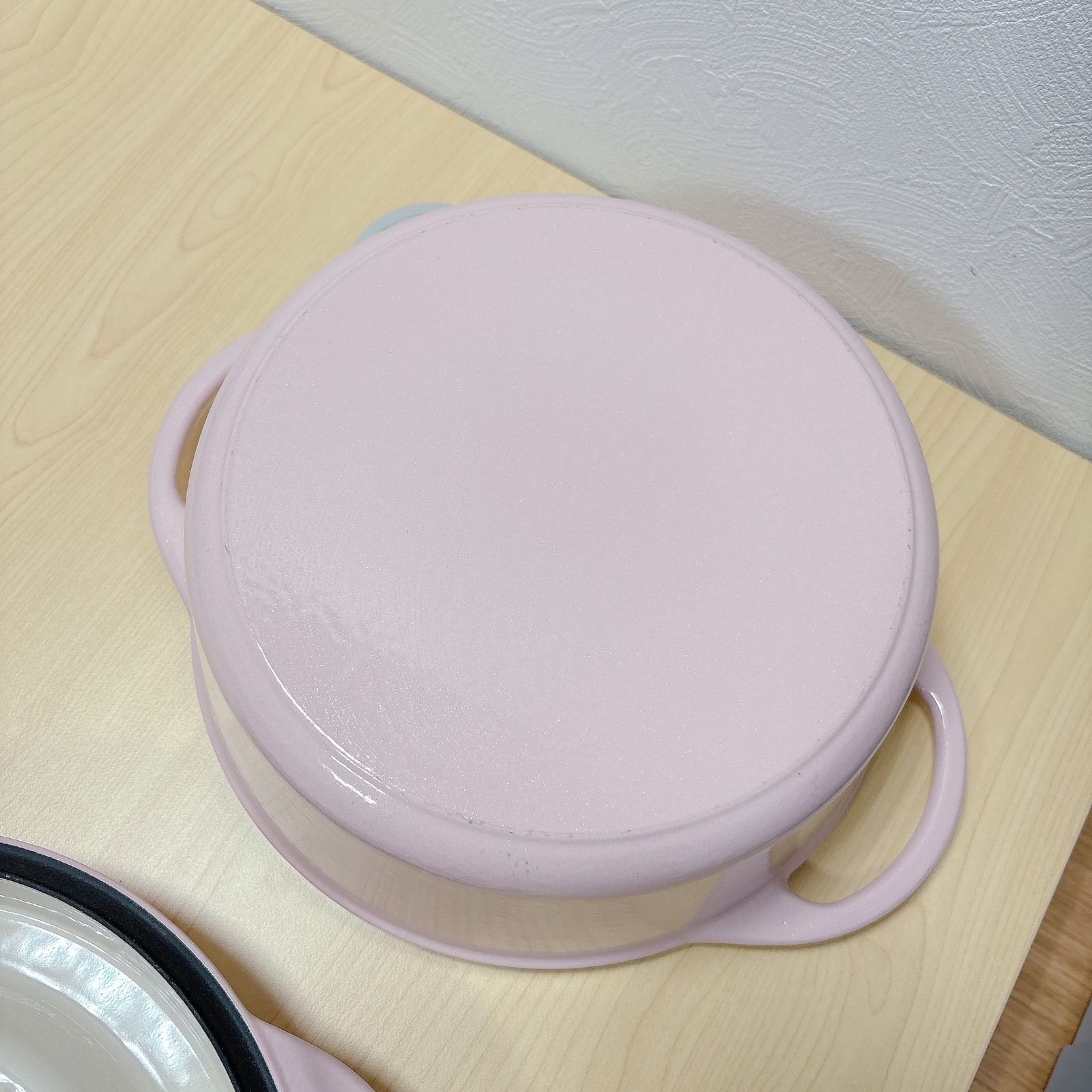 VERMICULAR オーブンポットラウンド　22㎝　ナチュラルベージュ Amazon｜バーミキュラ 鋳物ホーロー鍋 22cm ナチュラルベージュ 無水