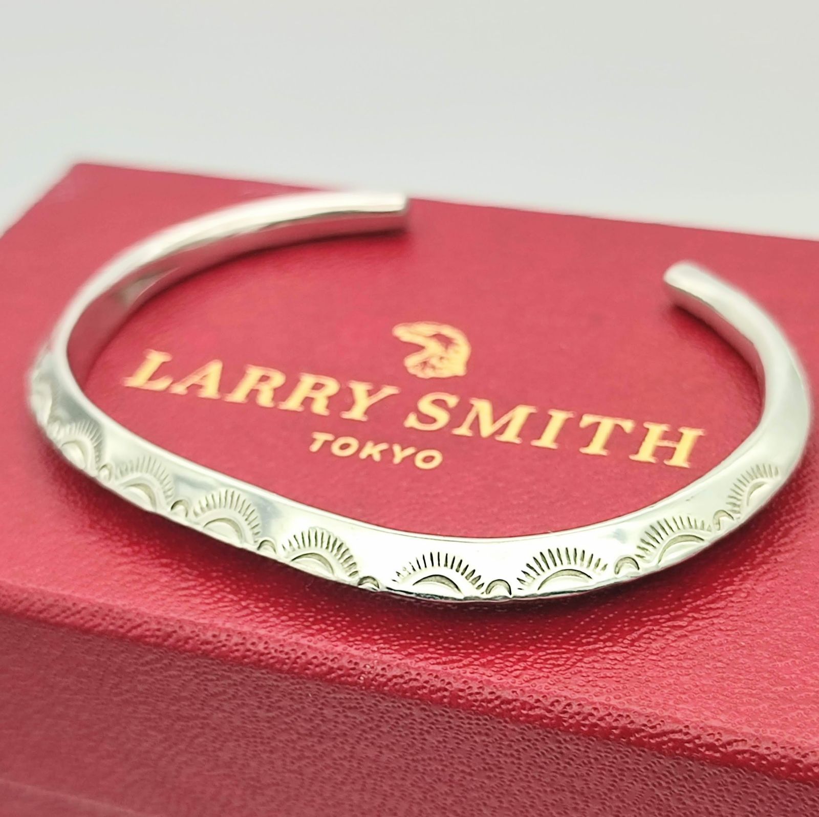 larry smith バングル SHELL BUTTERFLY BANGLE | LARRY SMITH(ラリースミス