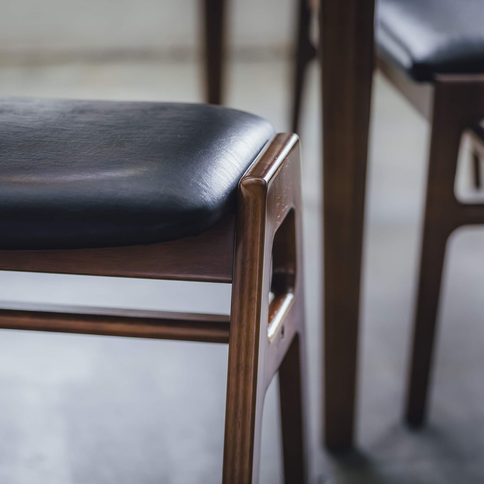 ブラック スタッキングスツール C36116BWK ウォールナット カリモク カリモク60 幅47.0奥行41.5高さ44.5座高43.5cm