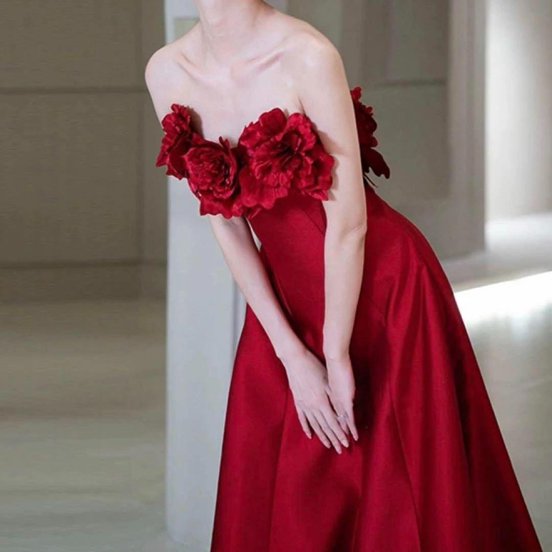 胸元のお花のデザインがオシャレなベア イブニングドレス♩.• 25年新作 新品未使用 胸元のお花のデザインがオシャレなベア