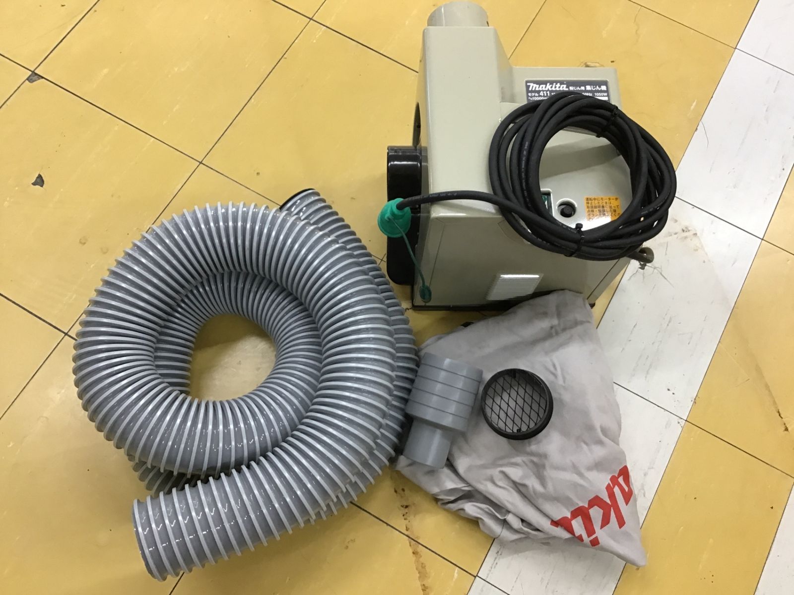送料無料 動作品 △マキタ makita 集じん機 411 P △アクトツール富山店△P
