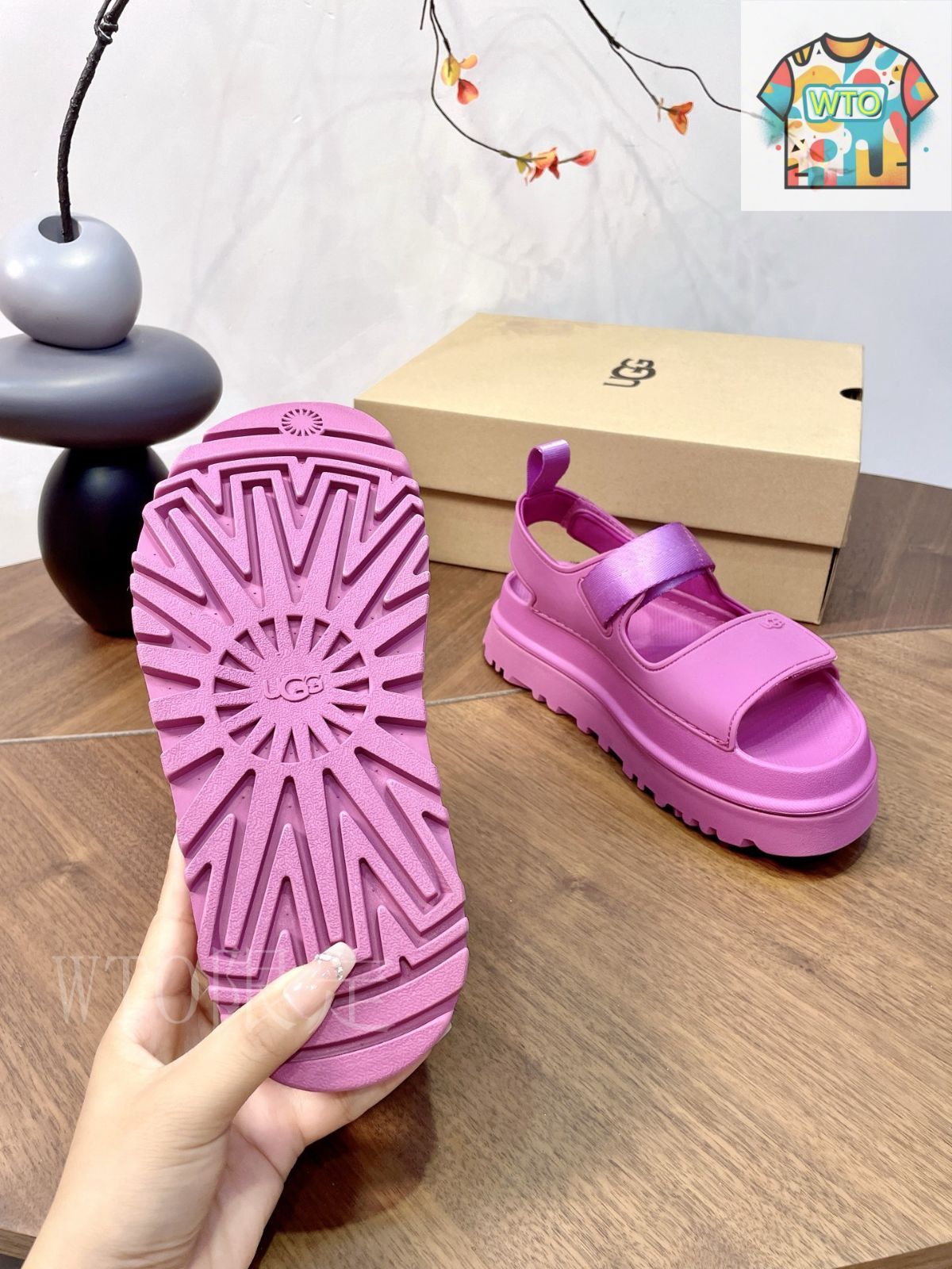 UGG マジックテープ 厚底サンダル05-UE77 - メルカリ