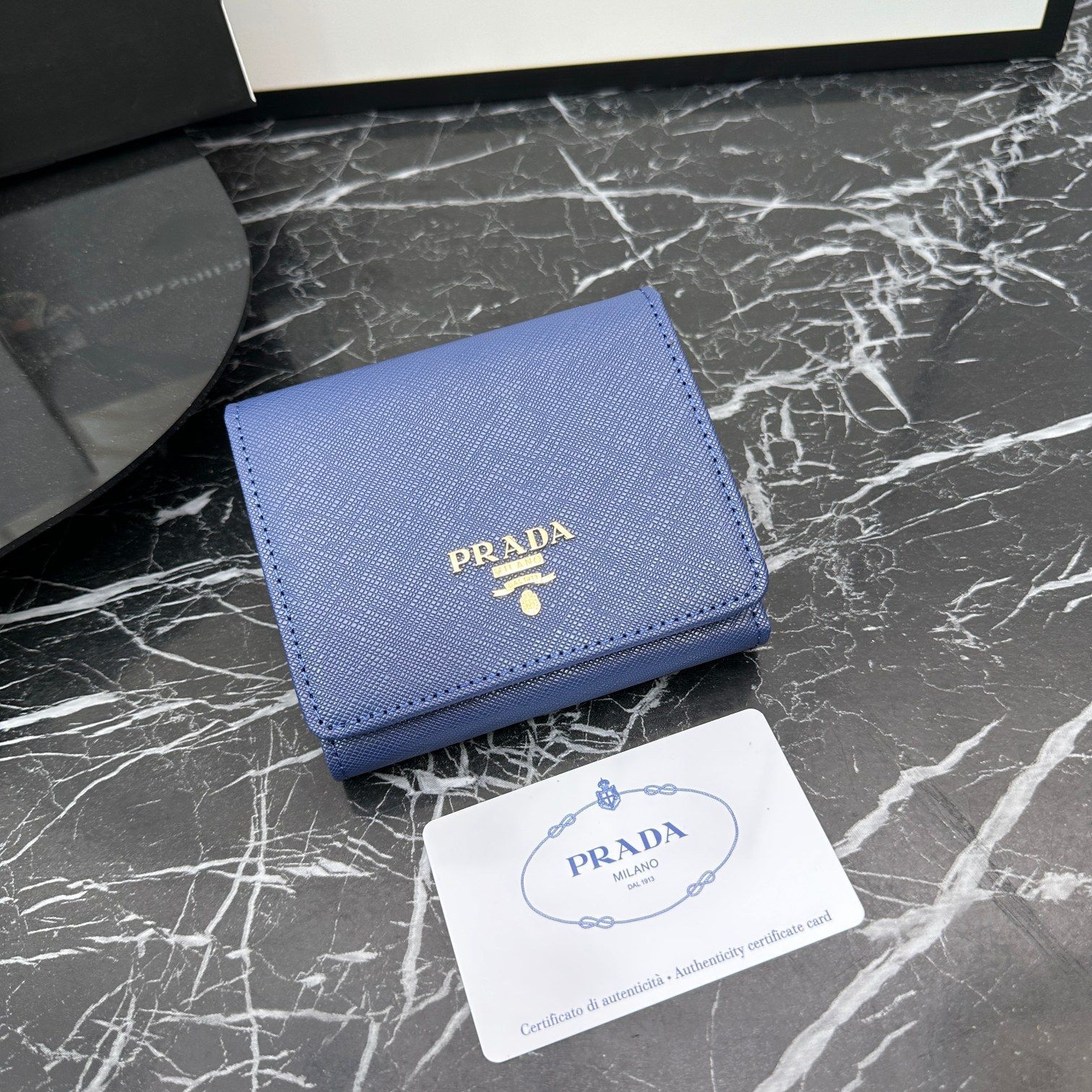 新品未使用】プラダ（Prada）三つ折り財布 ネイビーブルー - メルカリ