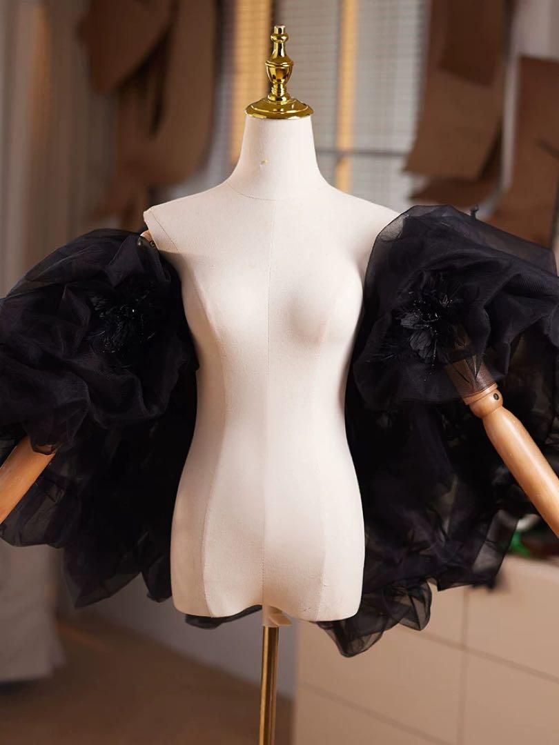 お花のデザインが ブラックのフリルショール