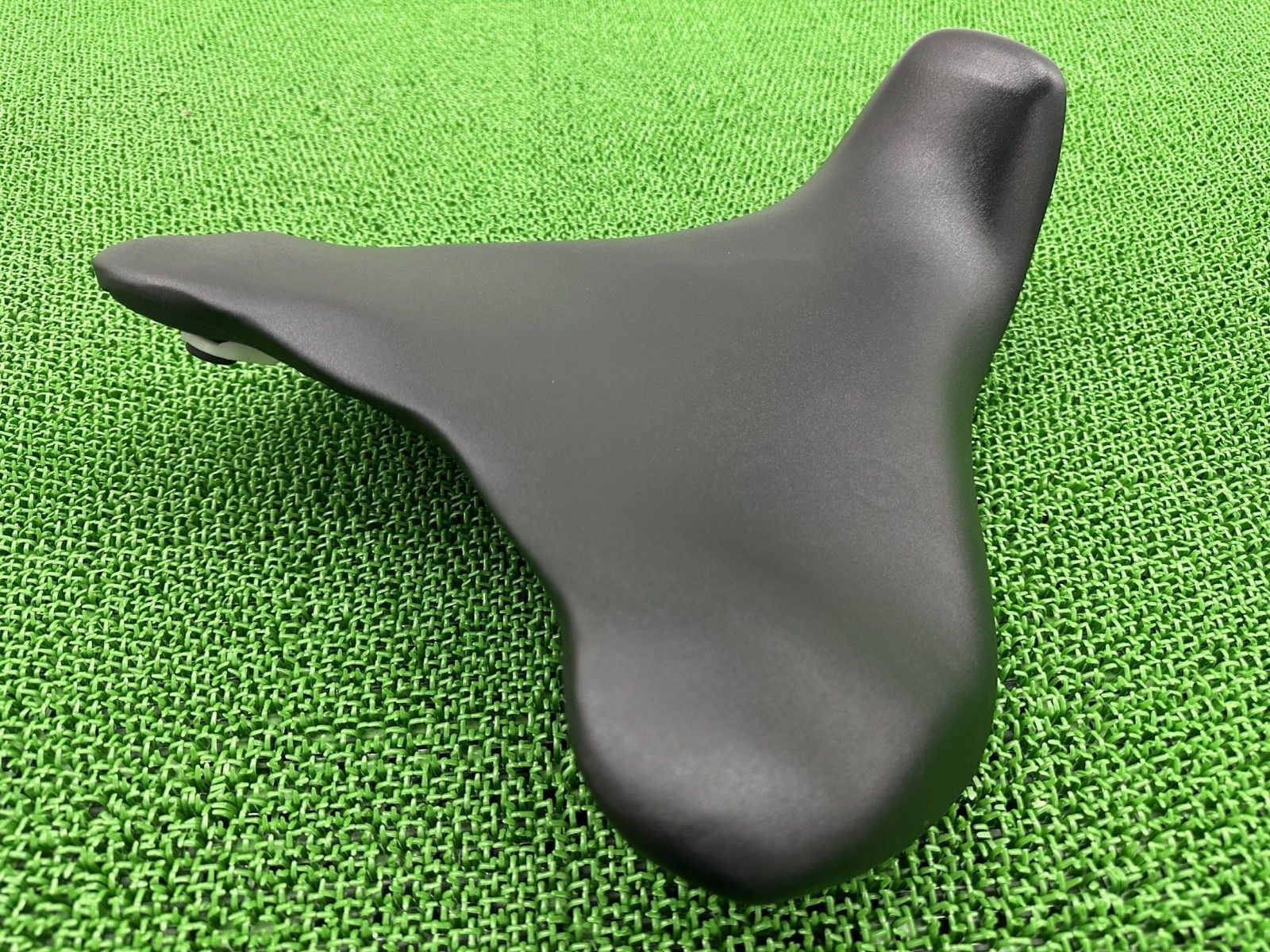 MT-07 フロントシート 1WS ヤマハ 純正 バイク 部品 RM07J MT07 メインシート アンコ抜き済 ワンオフカスタムシート eN