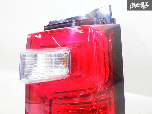 破損なし！】三菱純正 CV1W デリカ D5 後期 テールライト