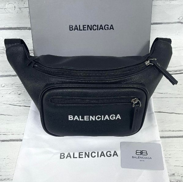 BALENCIAGA/バレンシアガ エブリデイ ボディバッグ  箱付き✴️送料込み