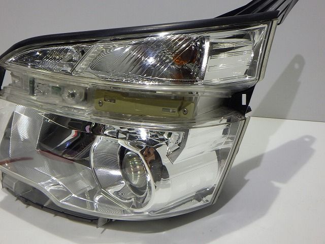 ヴォクシー 70 左 ヘッドライト バルブ バラスト付き 美品 ヴォクシー 70 hidの通販