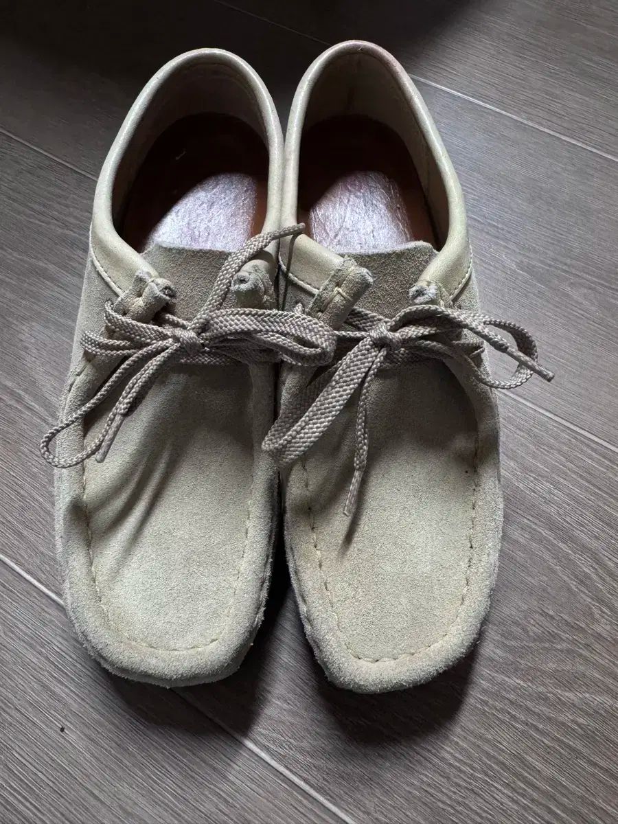 Clarks クラークス ワラビー ベージュ クレープソル