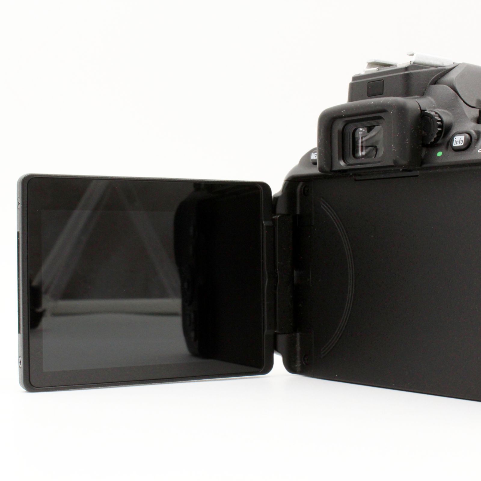 新品数のシャッター数555回以下☆Nikon D5600☆シリーズ最新&新型 新品数のシャッター数555回以下☆Nikon D5600☆シリーズ最新&新型