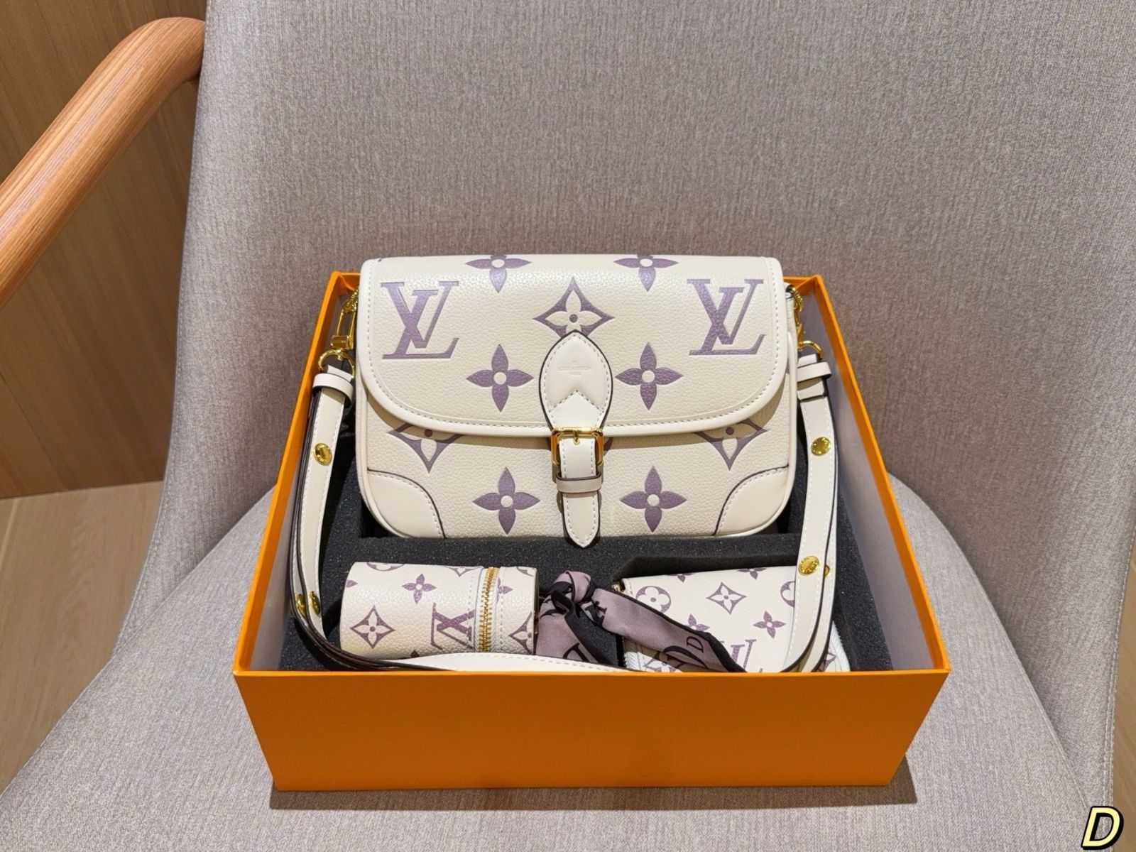 ルイヴィトン　ポーチ　箱付き 残少】SALE Louis Vuitton ルイ・ヴィトン ピローフォンポーチ