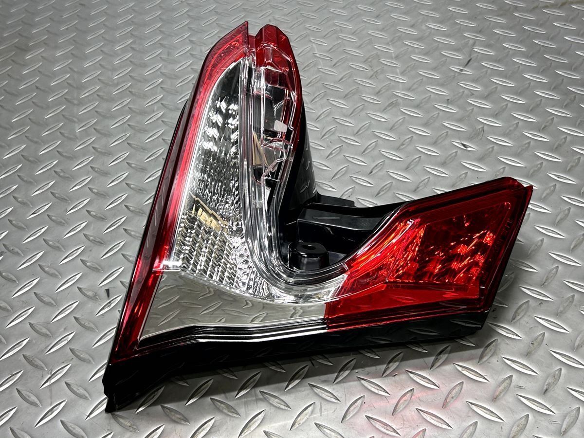 TOYOTA テールランプ 新車外し純正　2個セット R7年新車外し品 ジムニーJB64用純正テールランプ左側 新車外し品