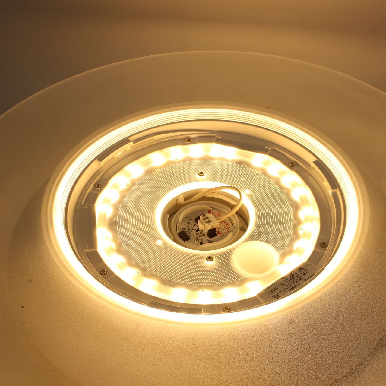 562)【美品/2022年製】パナソニック LEDシーリングライト ~12畳 HH