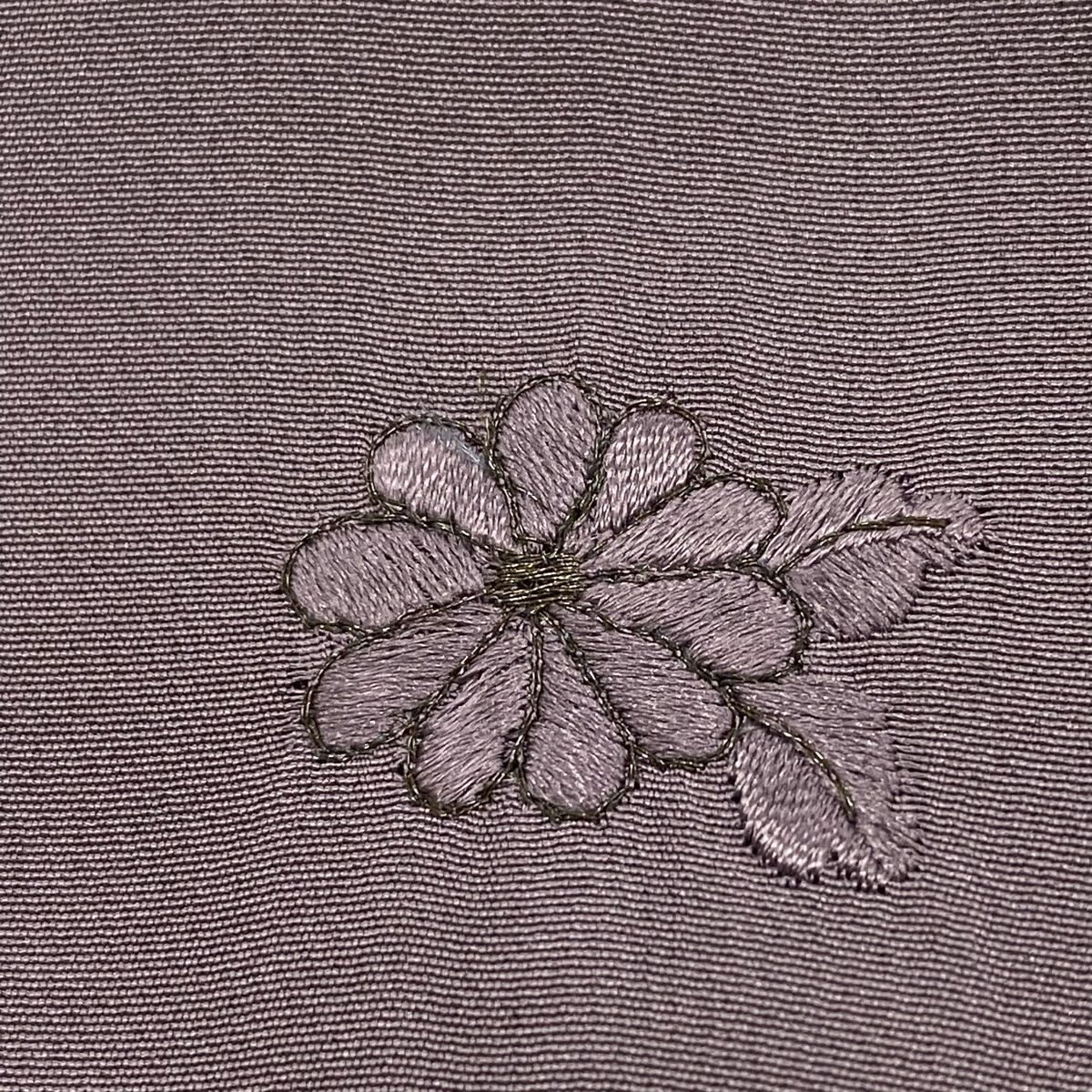 長襦袢 身丈132cm 裄丈67.5cm M 草花 松葉 金銀糸 刺繍 紫 正絹 名品  