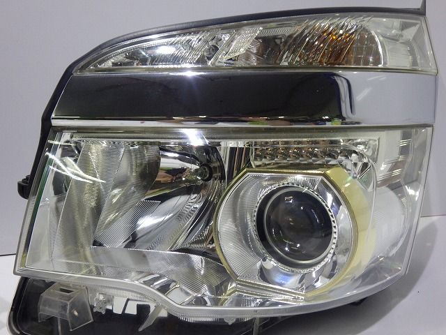 ヴォクシー 70 左 ヘッドライト バルブ バラスト付き 美品 ヴォクシー 70 hidの通販