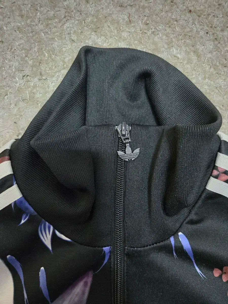 adidas アディダス
