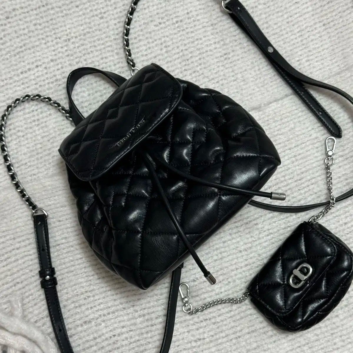 CHARLES & KEITH(チャールズアンドキース) オブリエル キルティング 