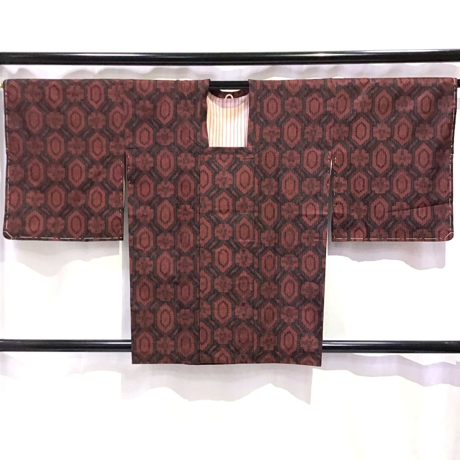 平和屋本店□極上 都喜ヱ門 本場大島紬 白大島 藤絹織物謹製 春を  