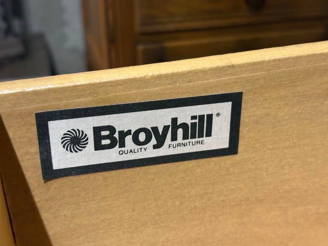 ブロイヒル broyhill アンティーク アメリカン　クラシック　飾棚　IZZ ブロイヒル broyhill アンティーク アメリカン クラシック 飾棚