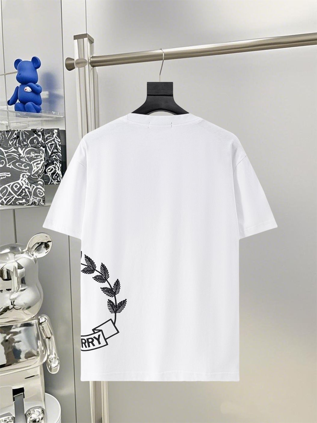 BURBERRY 半袖Tシャツ エンブレムデザイン 今日特価】Burberry チェック＆ロゴ半袖 - メルカリ