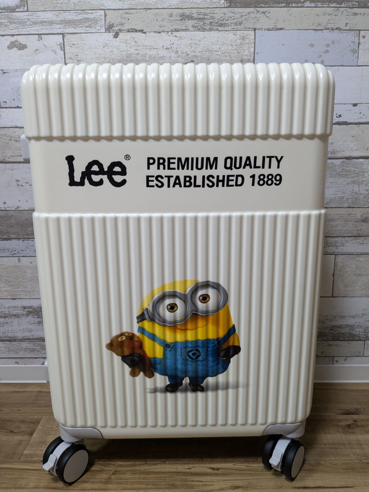 [リー] ミニオン スーツケース 52L 58L 62cm 3.6kg 320-30001 MINIONS リー TSAロック搭載 エキスパンダブル キャリーケース ハードキャリー ストッパー付き ホワイト