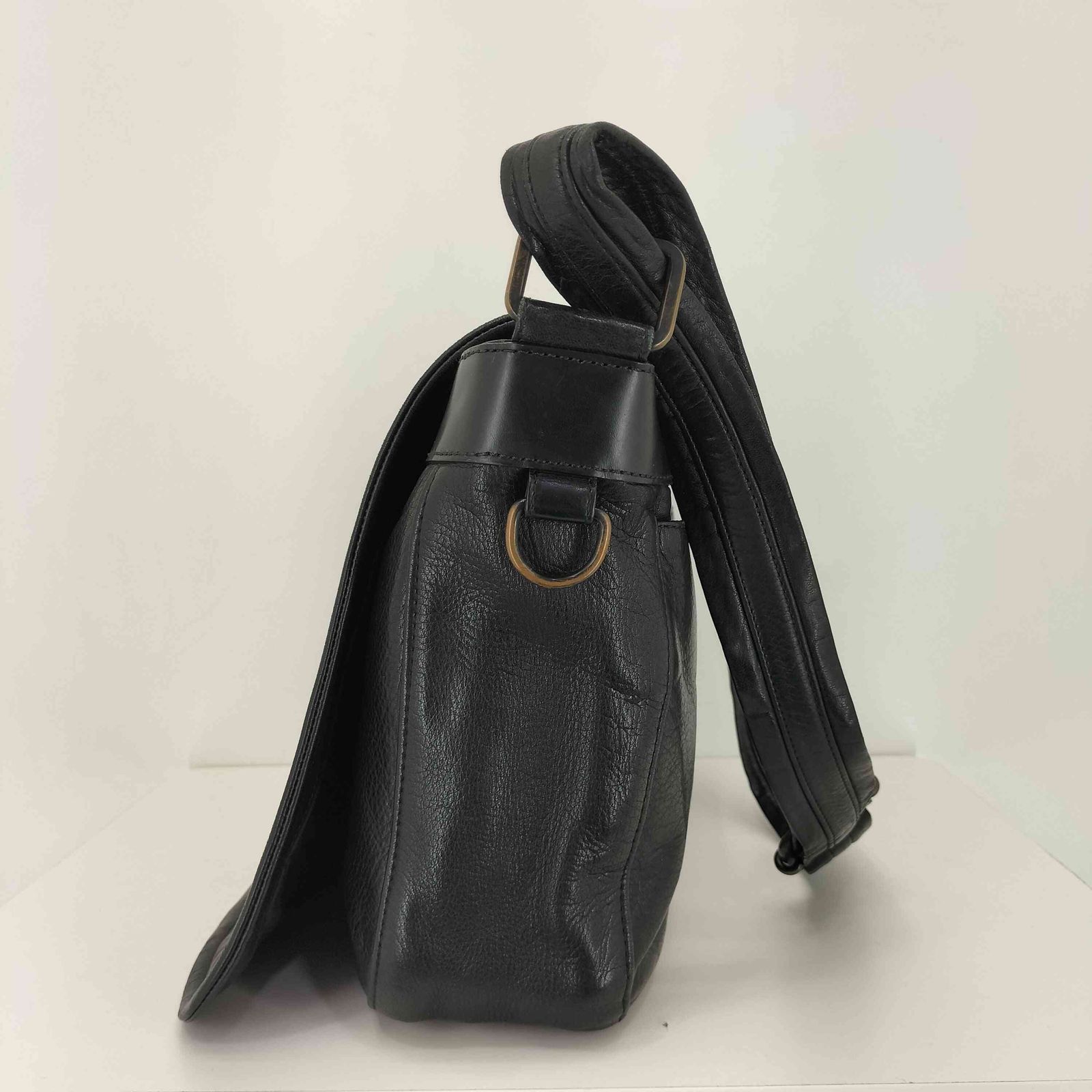 ヘルムートラング HELMUT LANG レザーショルダーバッグ メンズ 表記無