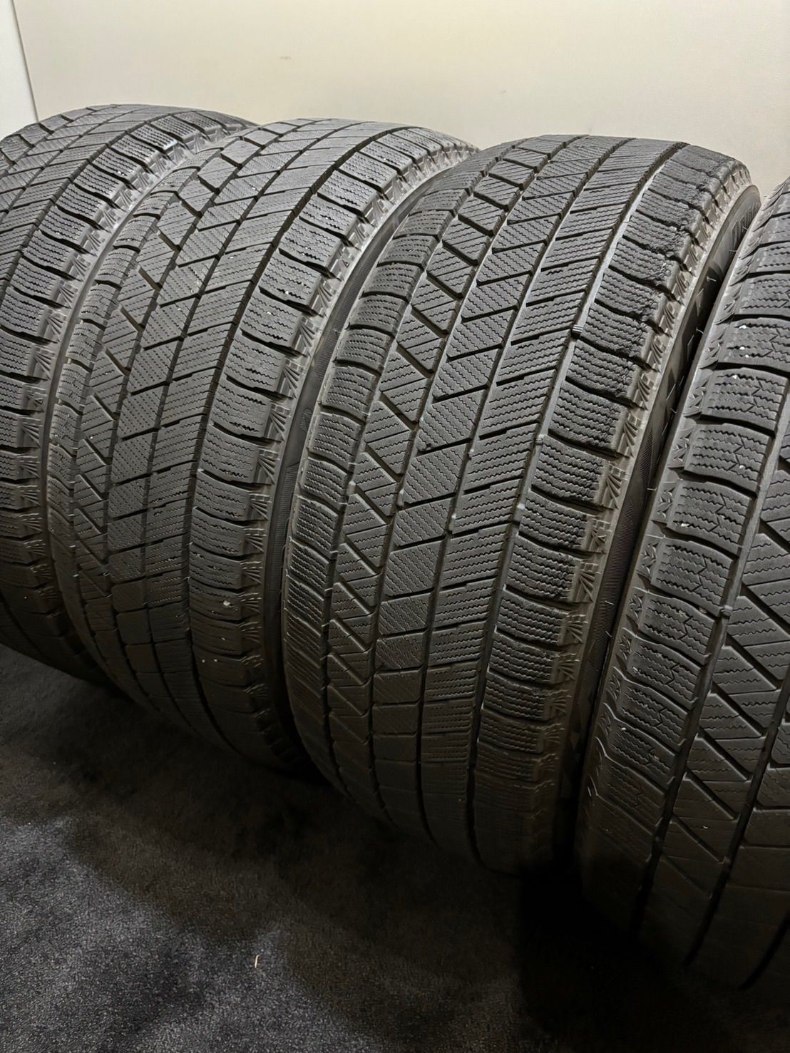 中古ピレリスタッドレスタイヤセット215/50R17レヴォーグ スバル
