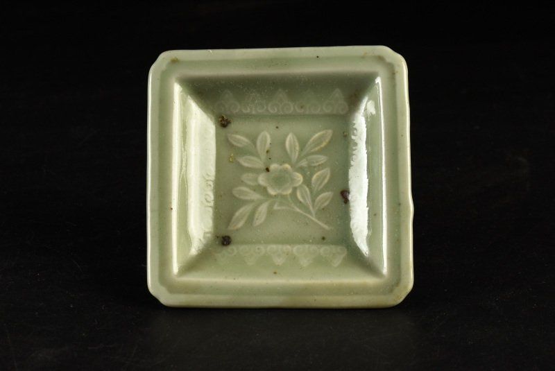 三田青磁　陽刻草花文八角皿　五点　江戸後期　古美術　骨董　希少 三田青磁 陽刻草花文八角皿 五点 江戸後期 古美術 骨董 希少