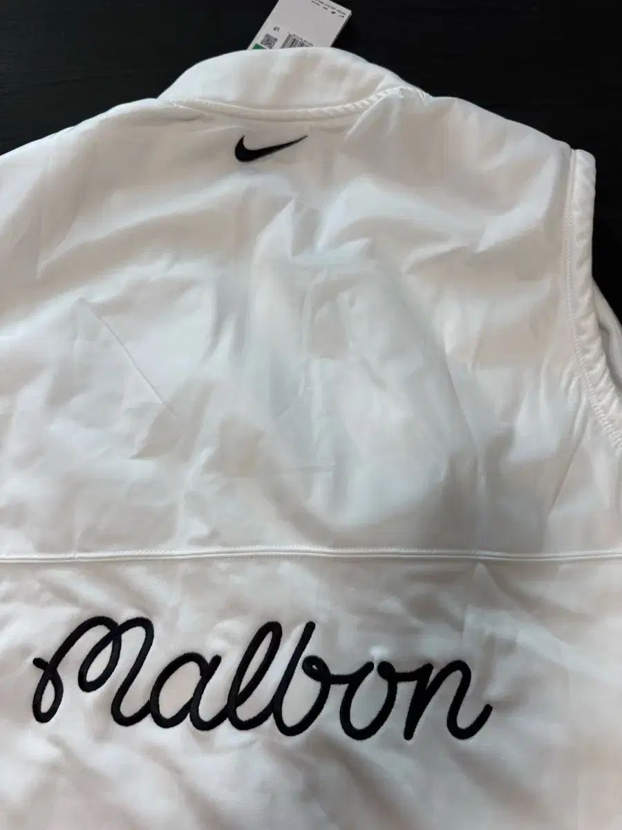 本物の新製品 NIKE