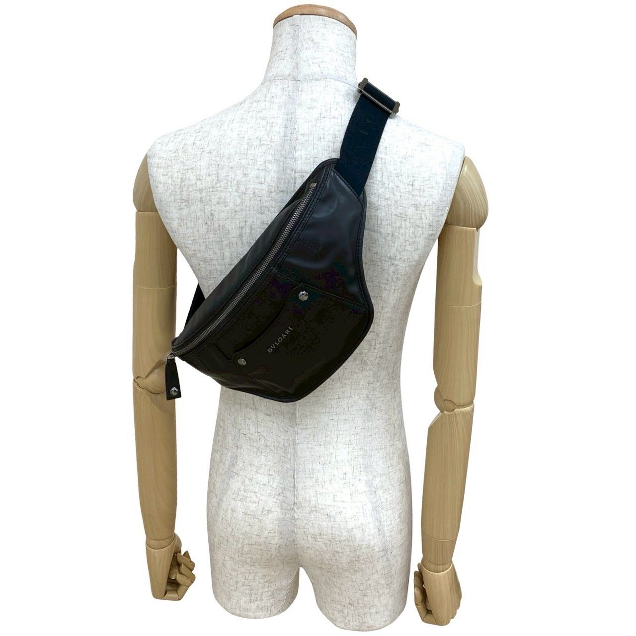 極 美品 BVLGARI ブルガリ ロゴ 金具 レザー 本革 ボディバッグ