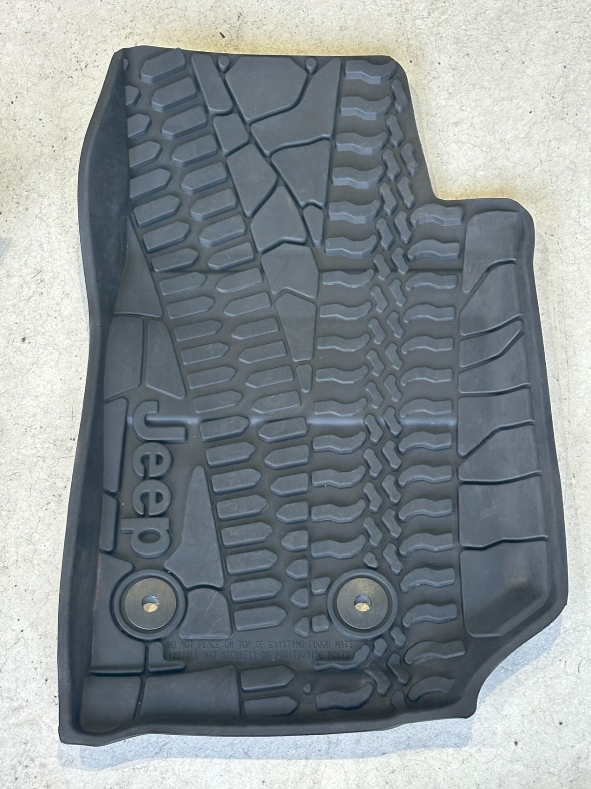 クライスラー JEEP ジープ 純正品 OEM ラングラー アンリミテッド JK 2007年～2017年 オールウェザー フロアマット 4枚セット 82213860 ラバータイプ 品 ⑱