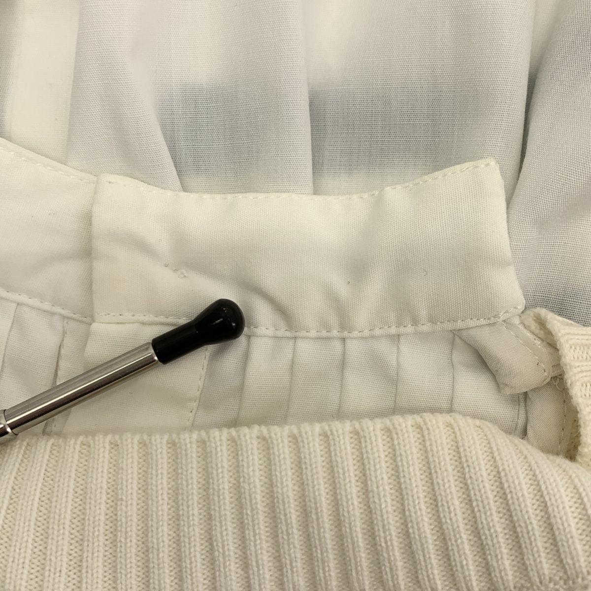 sacai / サカイ | 異素材 切替 ドッキング ギャザースリーブ ニット シャツ ブラウス | 1 | ホワイト/グリーン | レディース sacai / サカイ | 異素材 切替 ドッキング ギャザースリーブ ニット