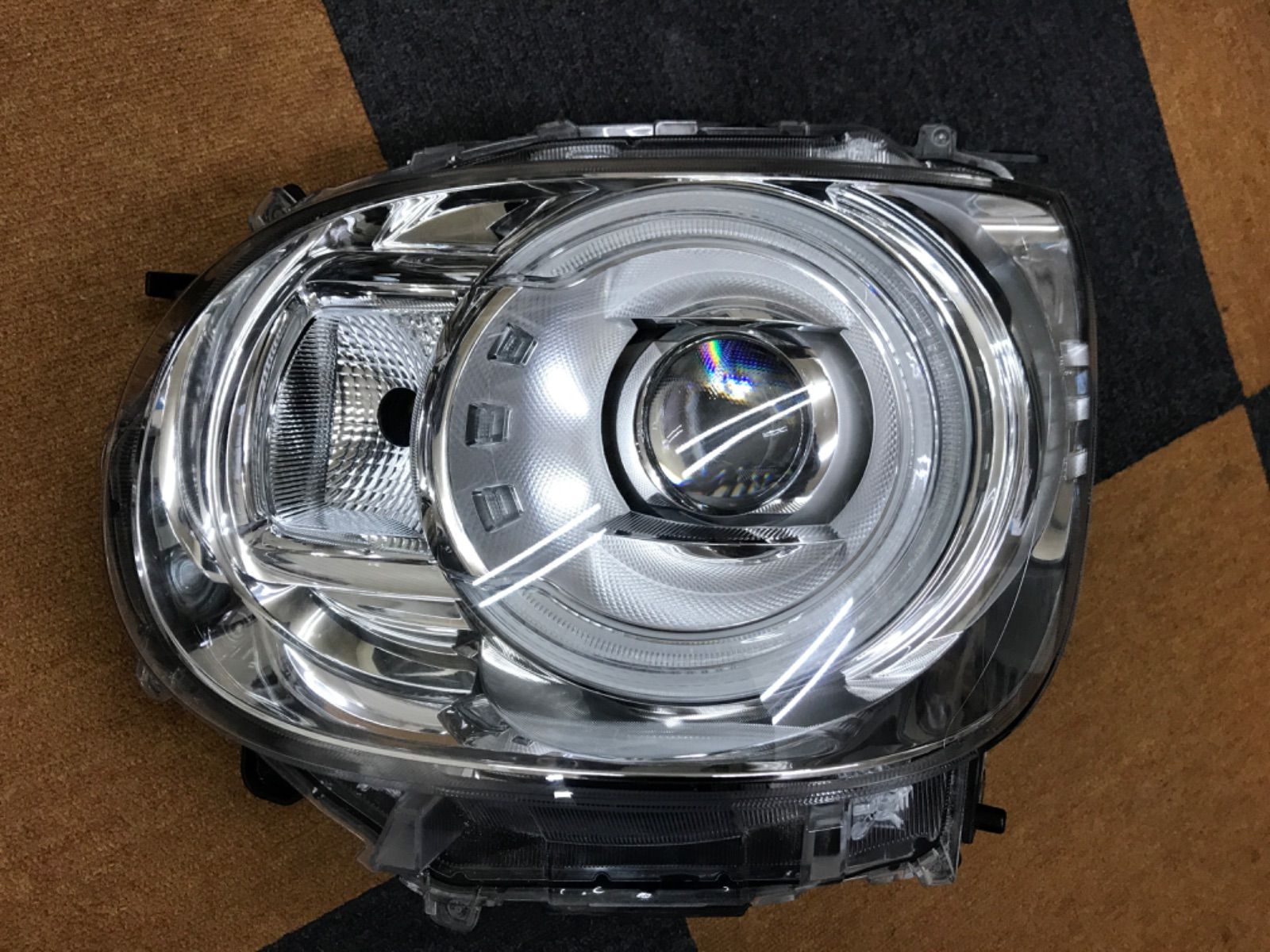 ムーヴキャンバス 左ヘッドライト LA800S-GB 81170-B2660 - メルカリ
