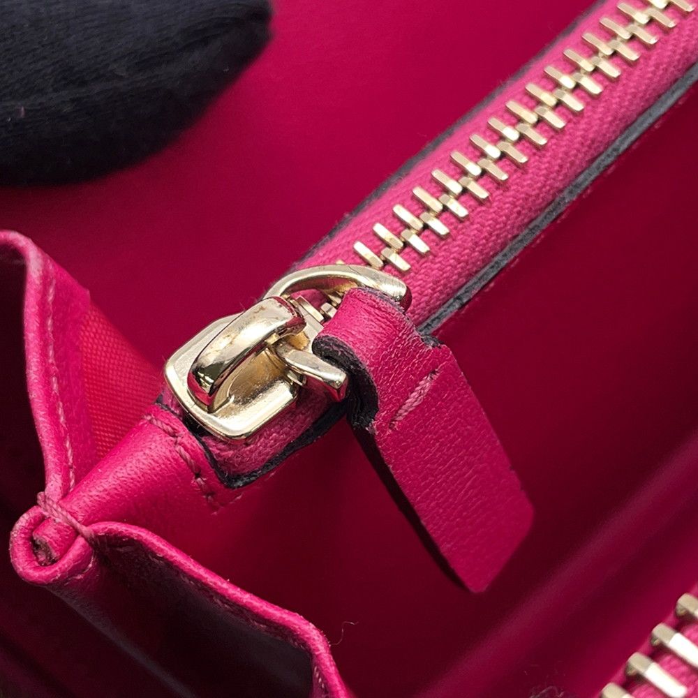 ヴァレンティノ・ガラヴァーニ 長財布 スタッズ ラウンドジップ  