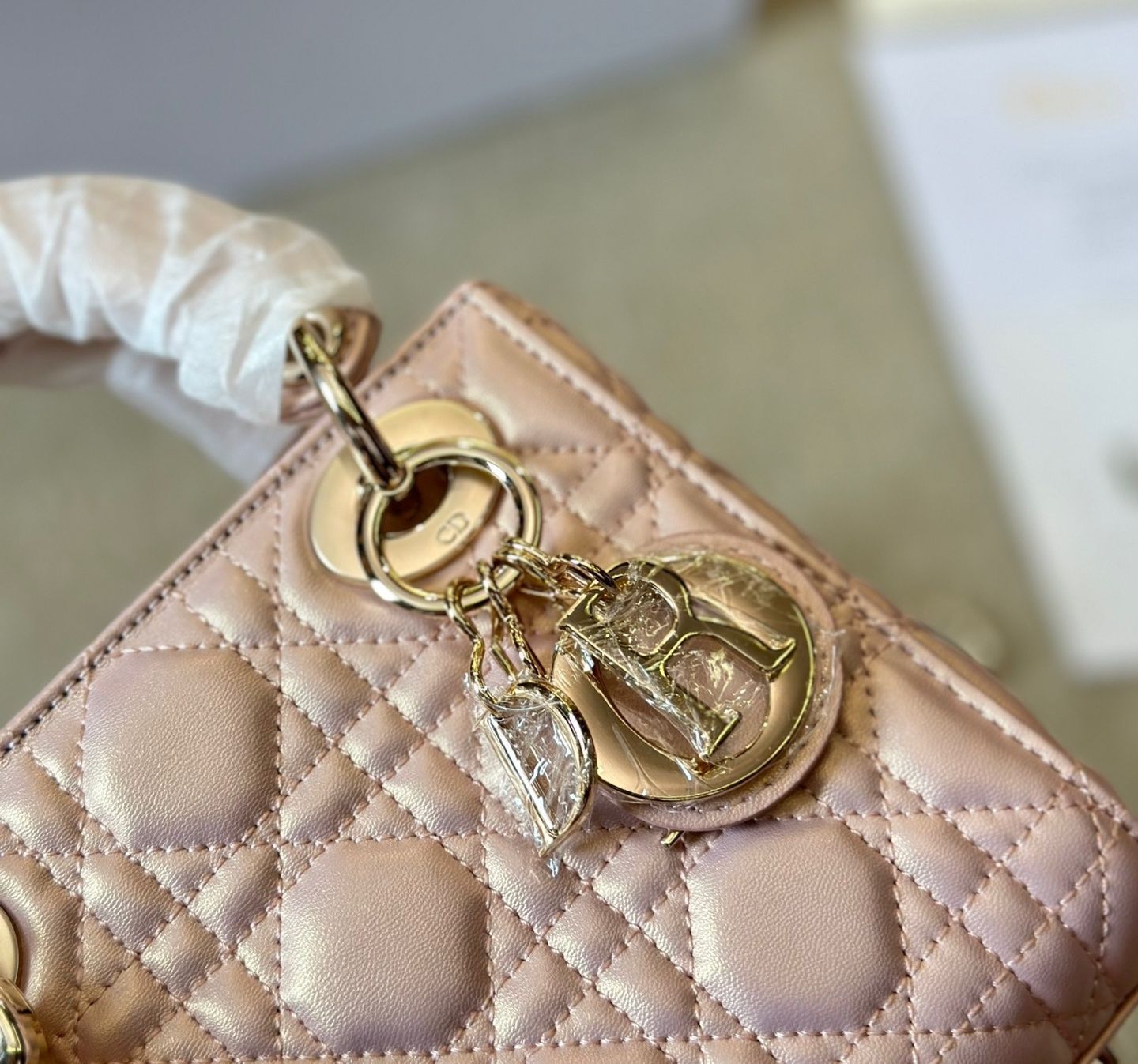 極美品 真珠光沢のあるパウダーLADY DIOR ☆レディーディオール
