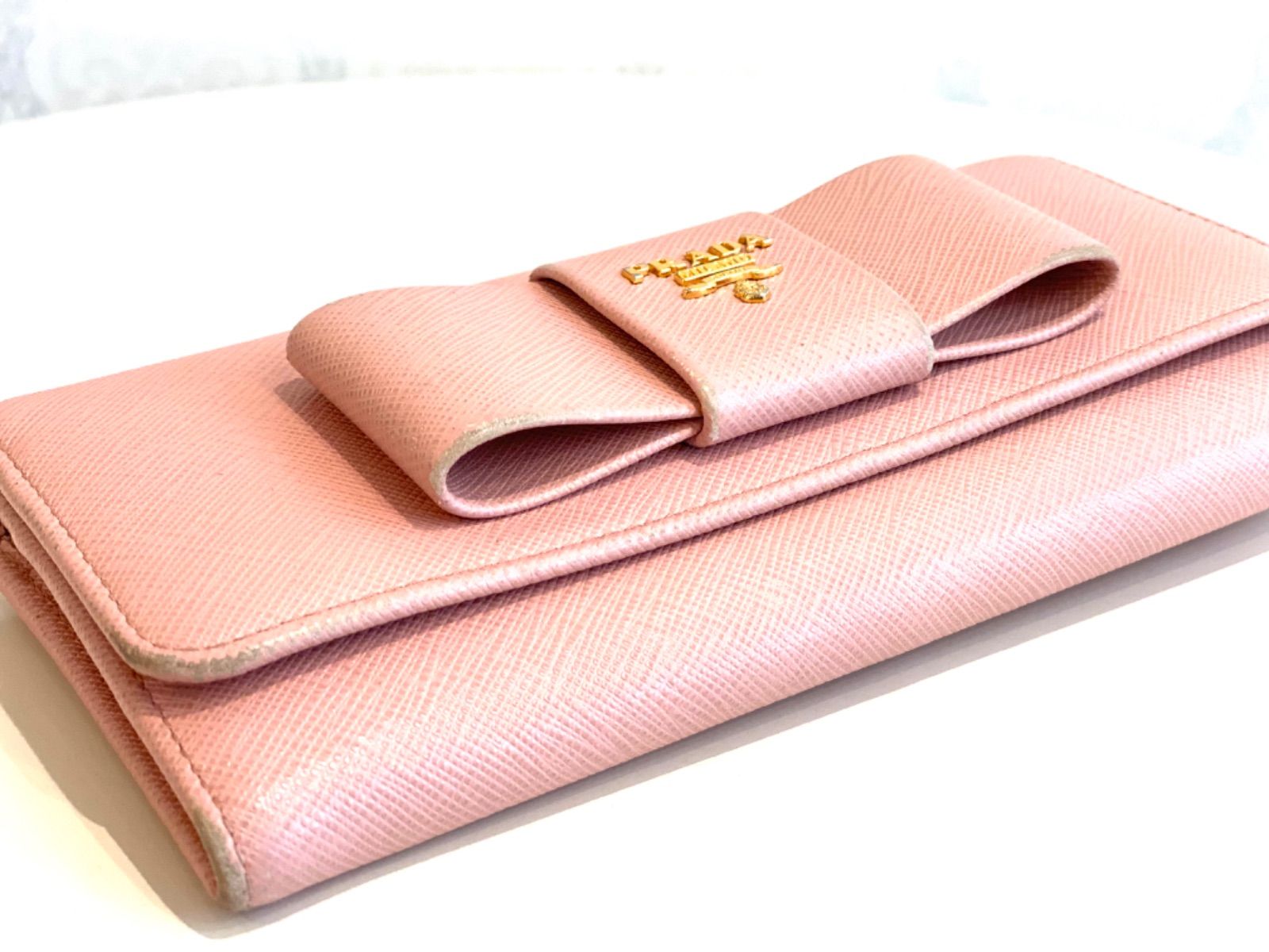 【美品・パスケース付】プラダ サフィアーノ　長財布　リボン　ピンク PRADA プラダ サフィアーノ 長財布 ピンク リボン パスケース付 - メルカリ