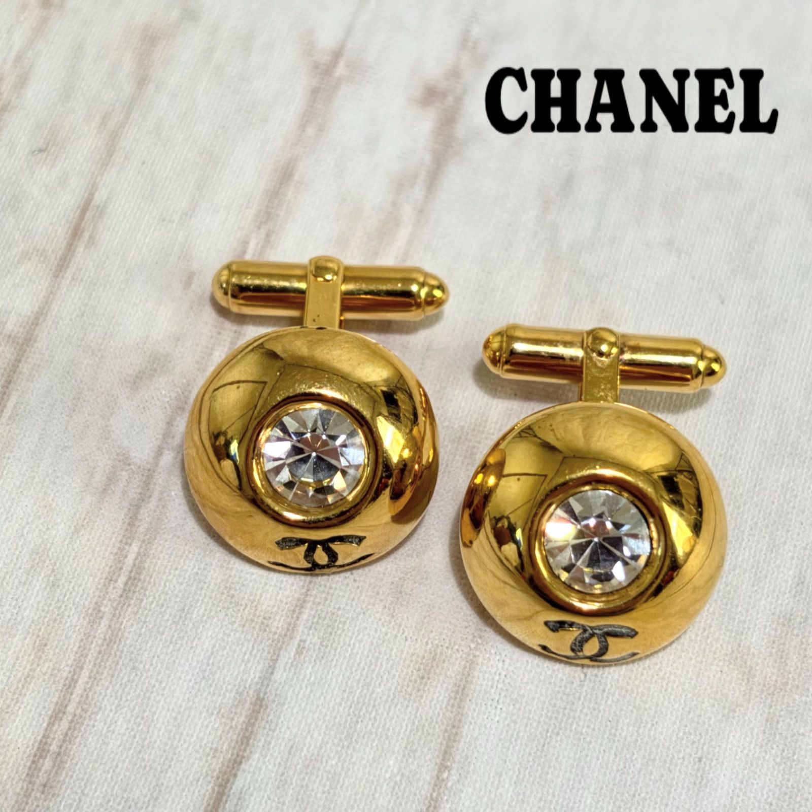 CHANEL マトラッセ コイン マーク　カフス　金メッキ ゴールド CHANEL - シャネル CHANEL マトラッセ キルティング ココマーク