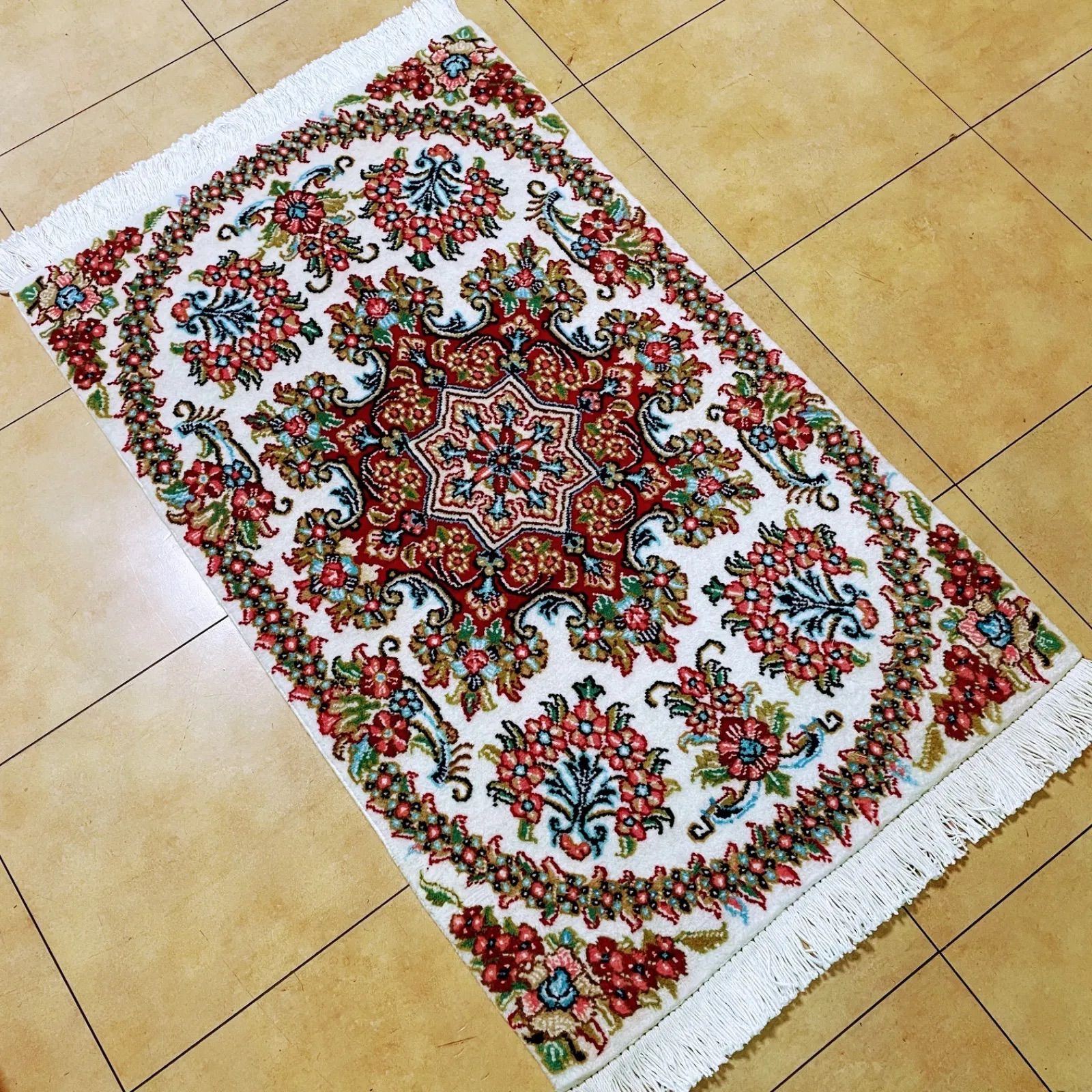 ペルシャ絨毯 クム産