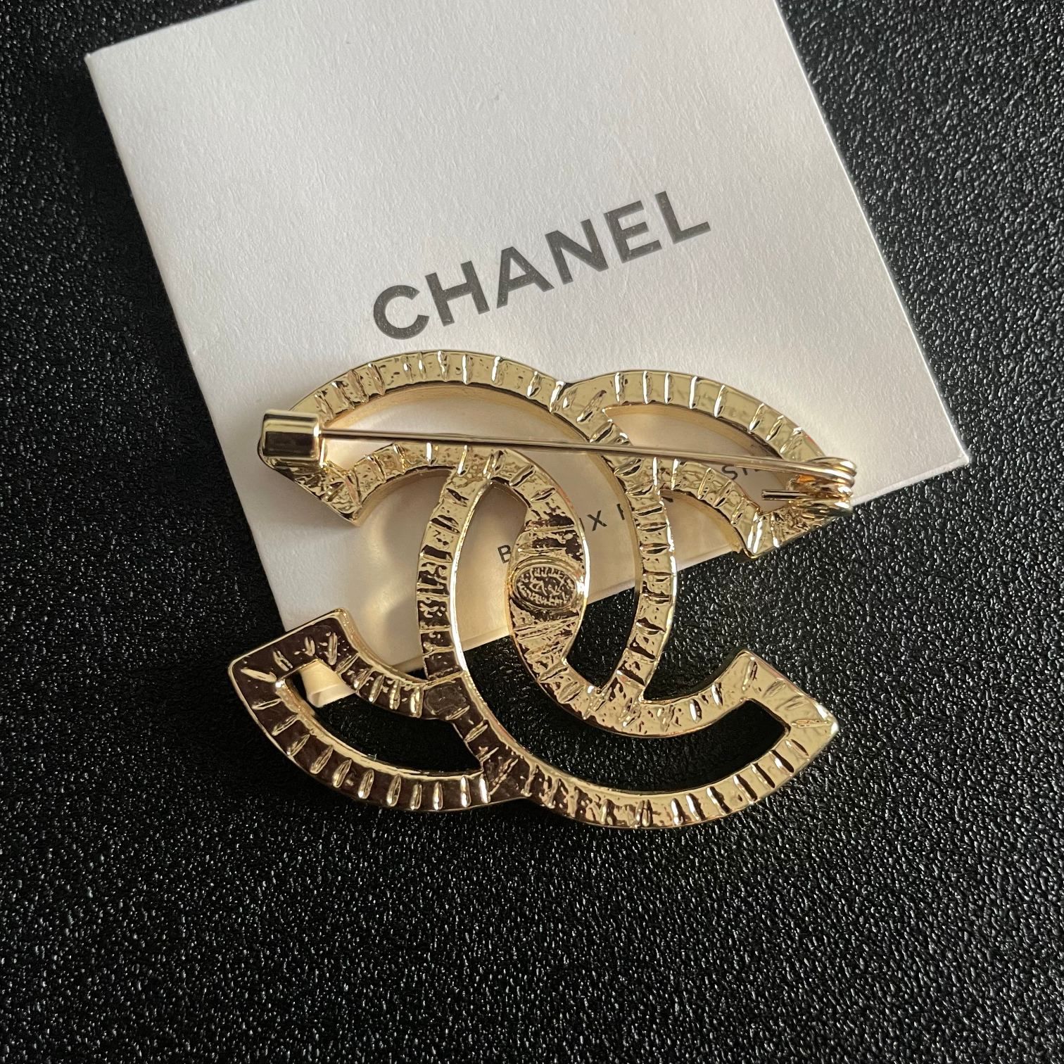 今日特価】CHANEL 最新モデル ブローチ レディース ファッション