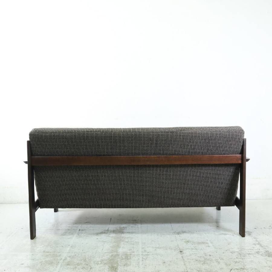 儚げスタイリッシュ カリモク家具 商品ブランド チターノ W131モデル 長椅子 ソファ 3人掛け レッドオーク材 布張り karimoku Chitano 286h15